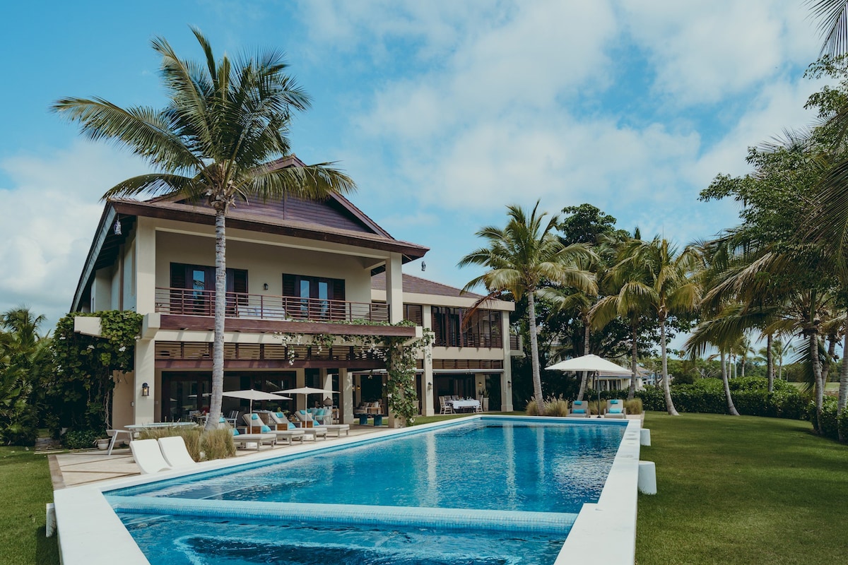 Ocean view villa with golf front at exclusive beach resort