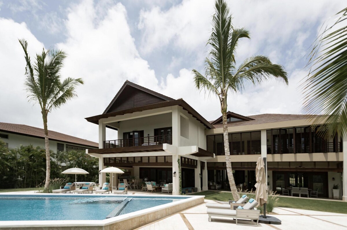 Ocean view villa with golf front at exclusive beach resort
