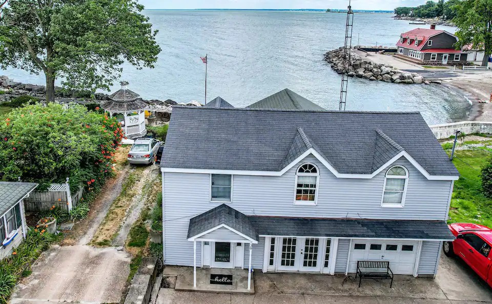 Lake House Near Cedar Point & Beach