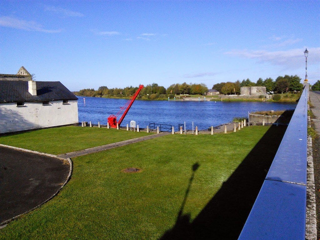 Family Ensuite with Shower at Dun Cromain Bed and