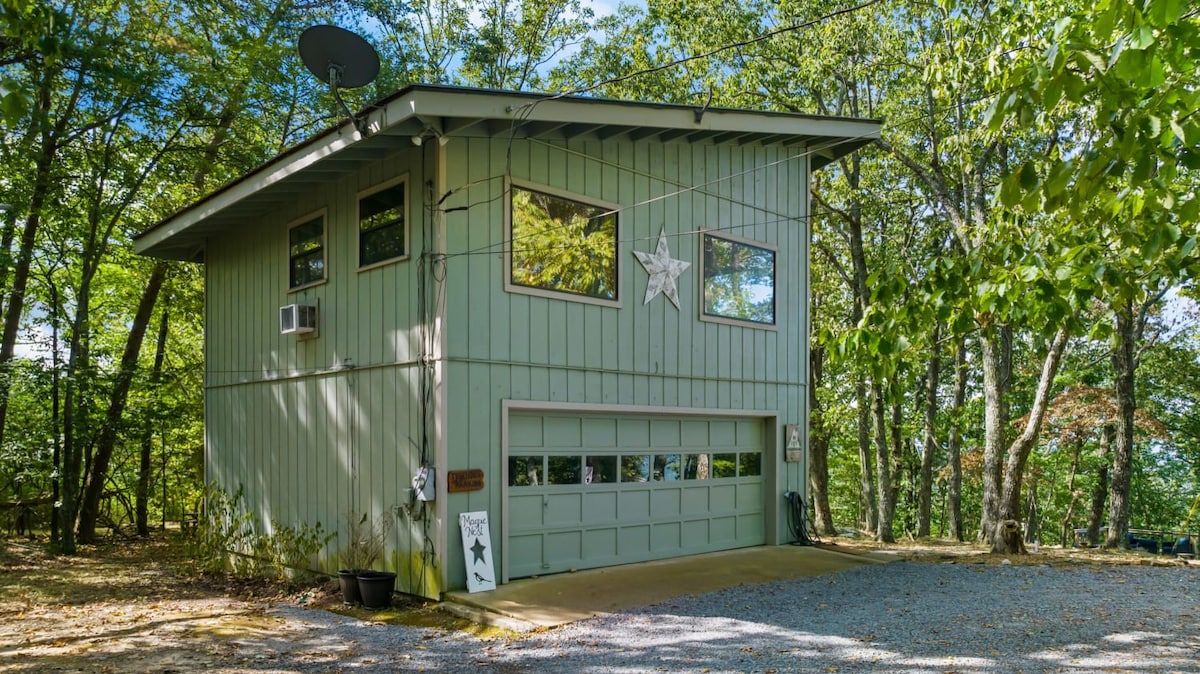 Mountain Treehouse - Magpie Nest