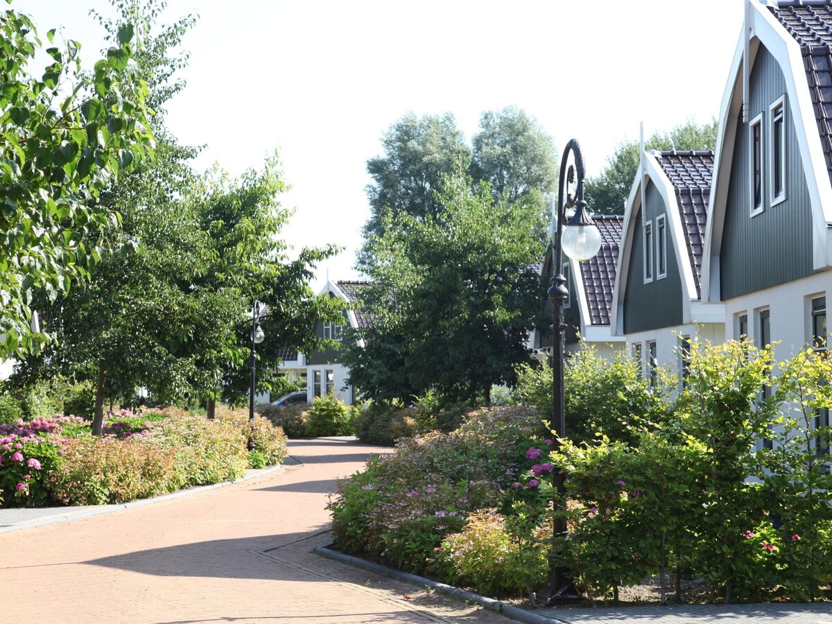 Wellness house with dishwasher, located in Schoorl