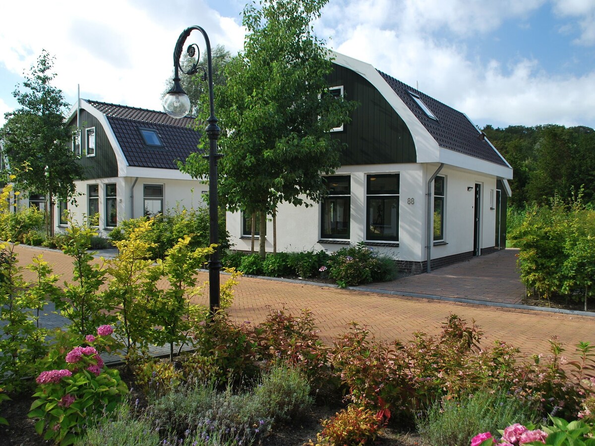 Wellness house with dishwasher, located in Schoorl