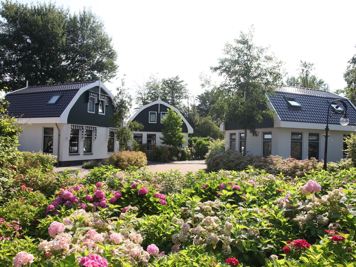 Wellness house with dishwasher, located in Schoorl