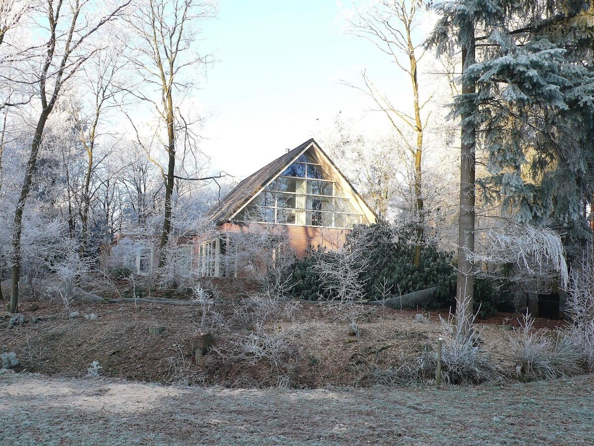 Spacious villa with sauna and hot tub