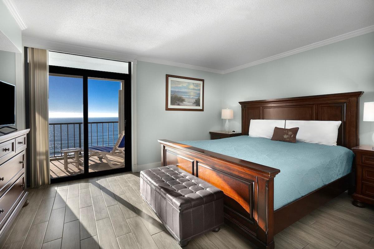 宁静的3卧室海滨公寓！ 距离海滩仅几步之遥！