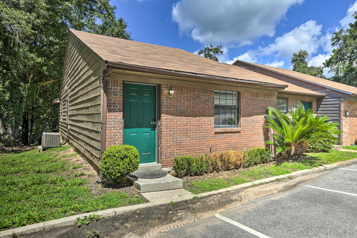 Quaint Tallahassee Townhome ~ 2 Mi to FSU!