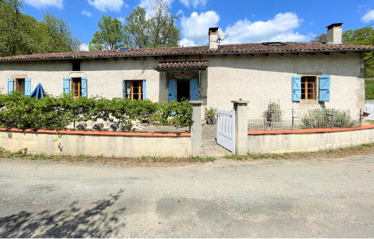 House for 9 ppl. with terrace at Bagnac-sur-Célé