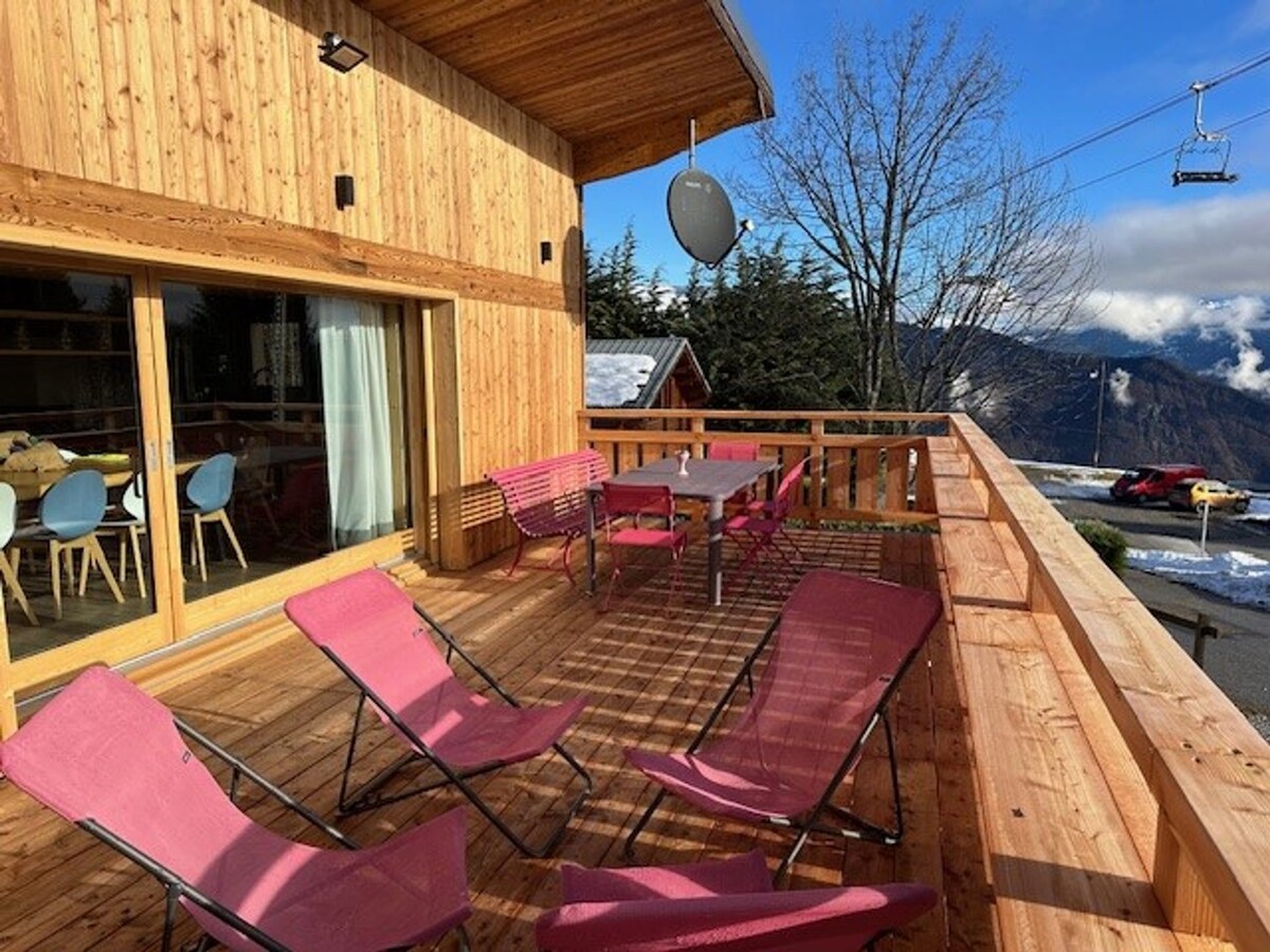 Chalet 1 km away from the slopes for 8 ppl.