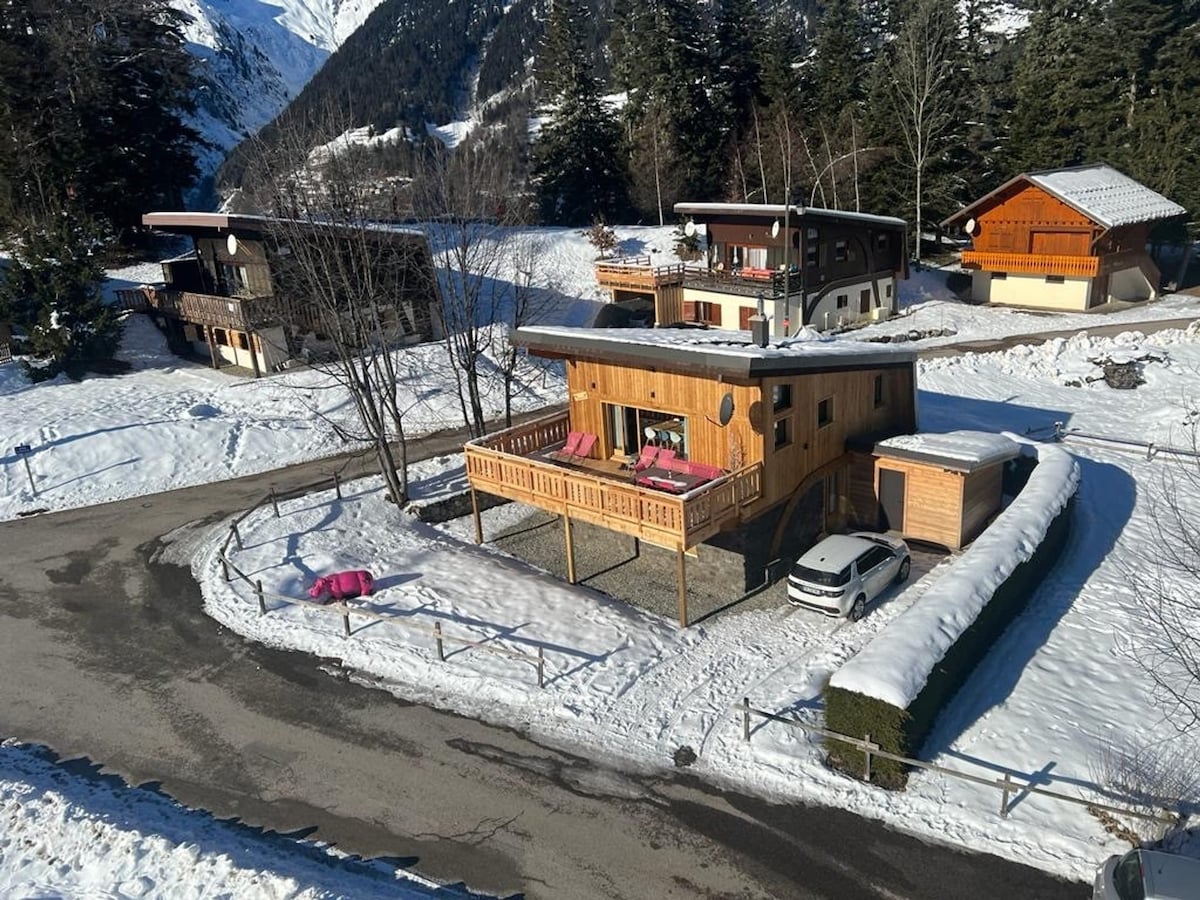 Chalet 1 km away from the slopes for 8 ppl.
