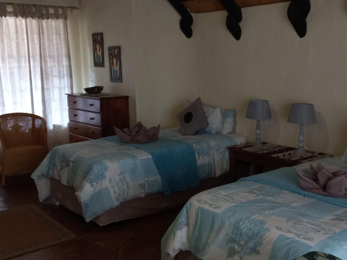 Roidina Safari Lodge- Room 2 -3/4 Beds Bungalow