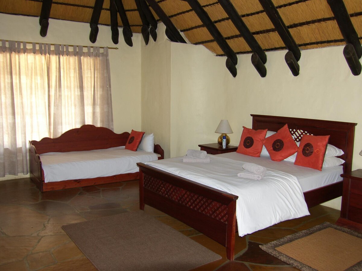 Roidina Safari Lodge- Room 6 Double Bed Bungalow