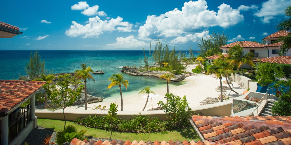 Casa Luna 17 by Grand Cayman Villas