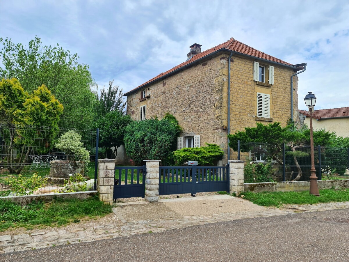 Amazing house for 7 ppl. with garden at Velorcey