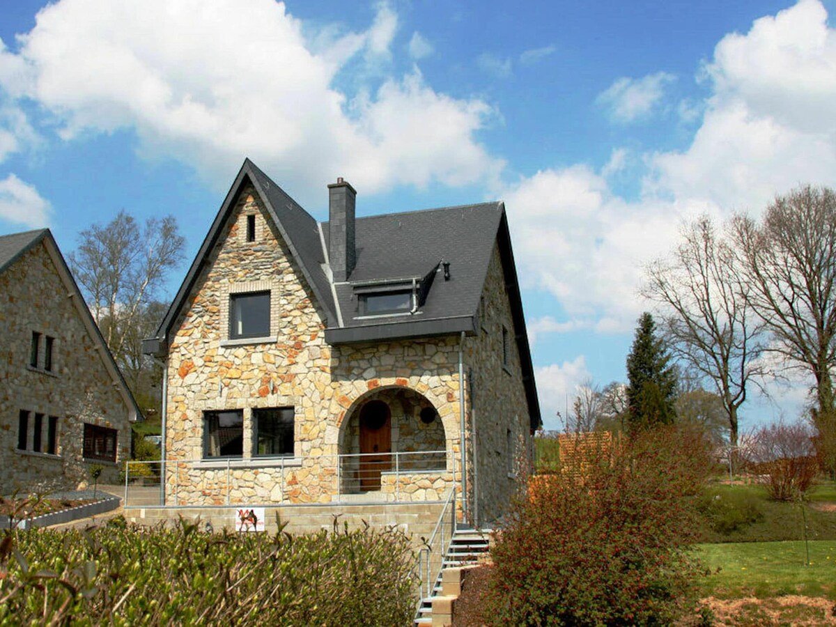 Spacious holiday home in Grand-Halleux near Vielsalm