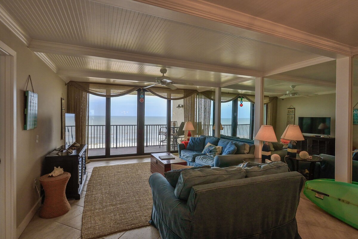 CH419 ~ Beachfront with a Riverview!