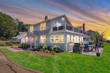 Old Lyme Shores Beach house ！步行即可到达水边！