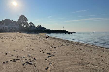 Old Lyme Shores Beach house ！步行即可到达水边！