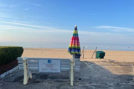 Old Lyme Shores Beach house ！步行即可到达水边！