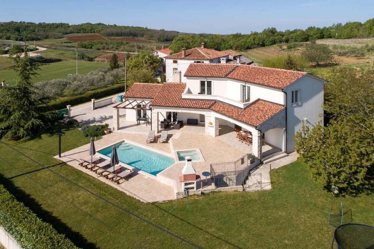 Gorgeous villa with panoramic view in Vižinada