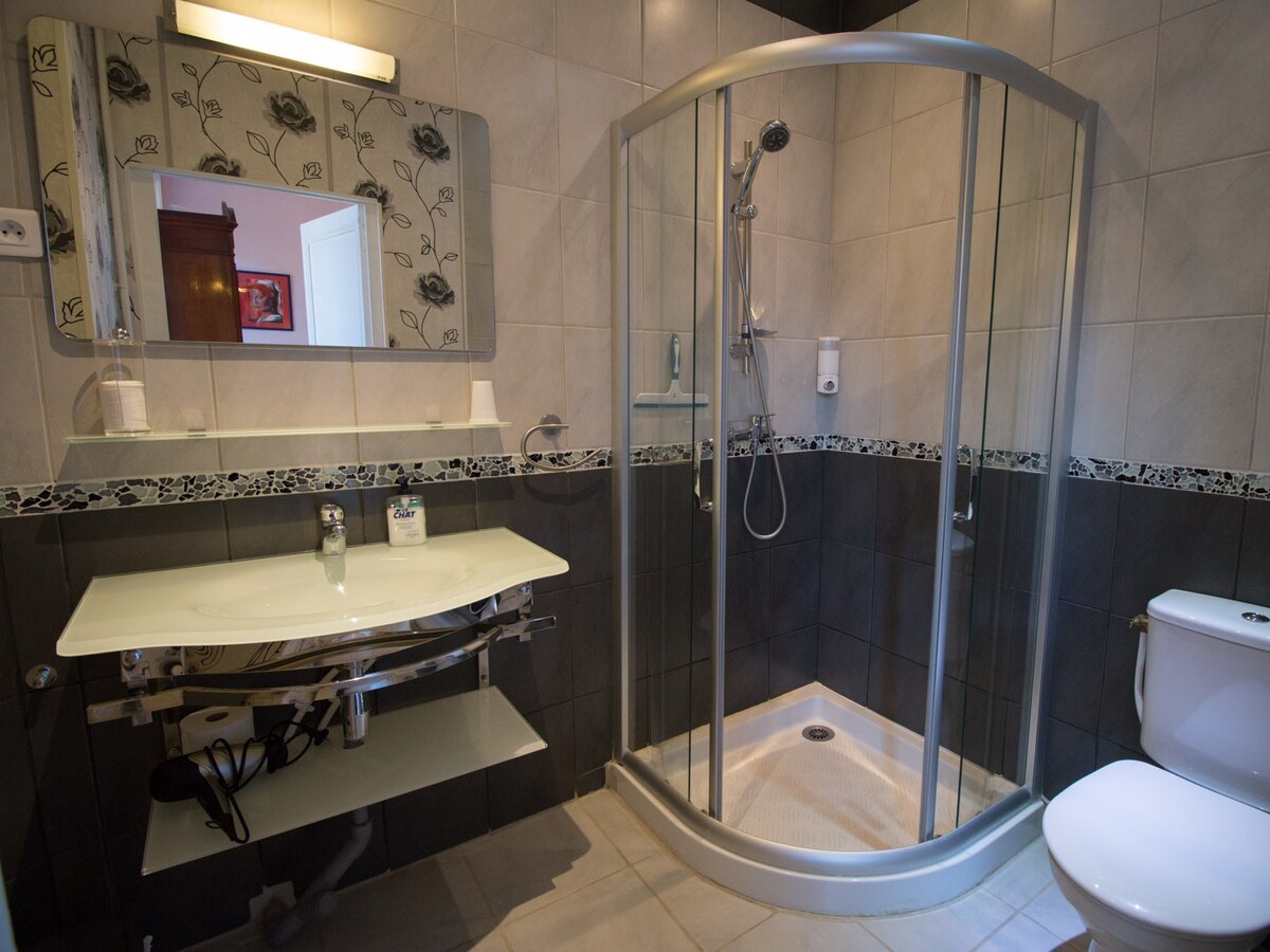 Double room-Comfort-Ensuite with Shower-2