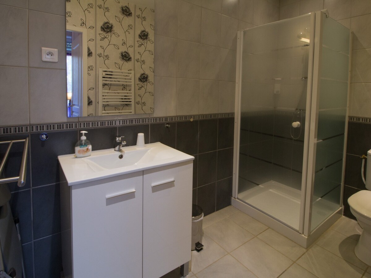 Double room-Comfort-Ensuite with Shower-1