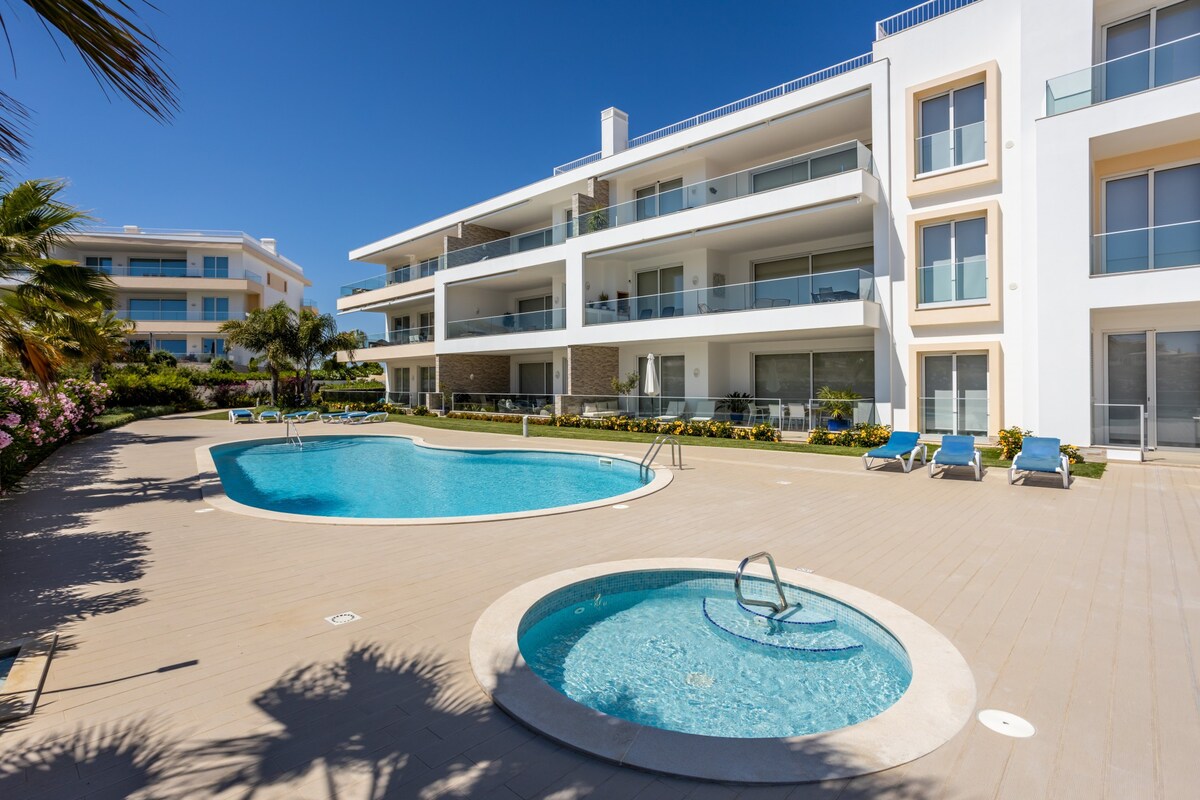 CoolHouses Algarve Lagos | 3 Bed modern Flat w/ outdoor/Indoor pool & SPA | Amor à Vida