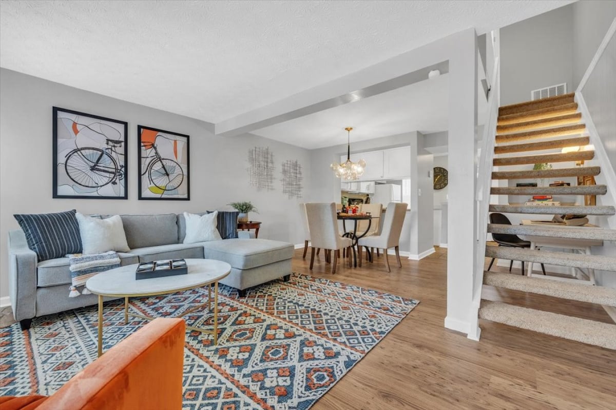 Renovated townhome on bike path includes bikes!