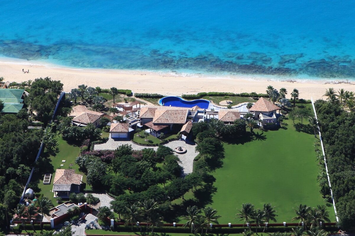 Casa de la Playa - Beachfront villa with pool
