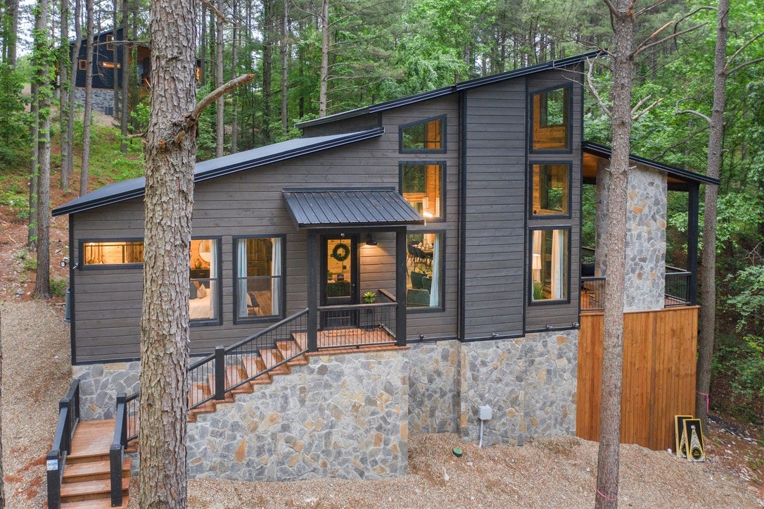 Luxe Cabin-Hot Tub-Quiet Location-Free Firewood