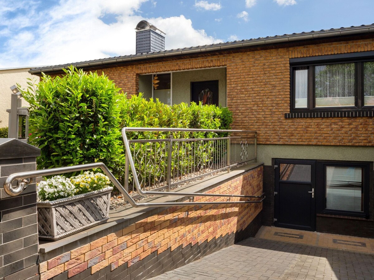 Snug apartment in Grevesmühlen with terrace