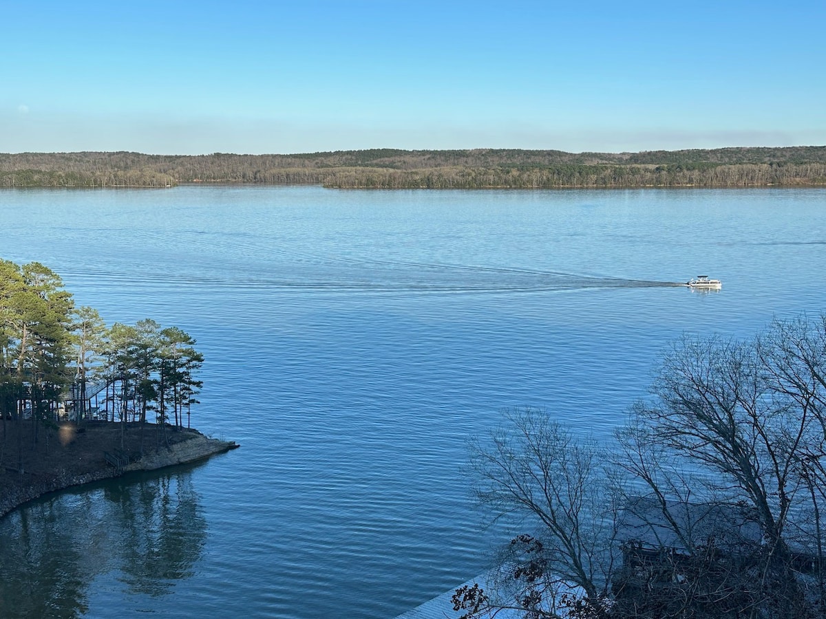 Waterfront luxury w/views pool  & boatslip