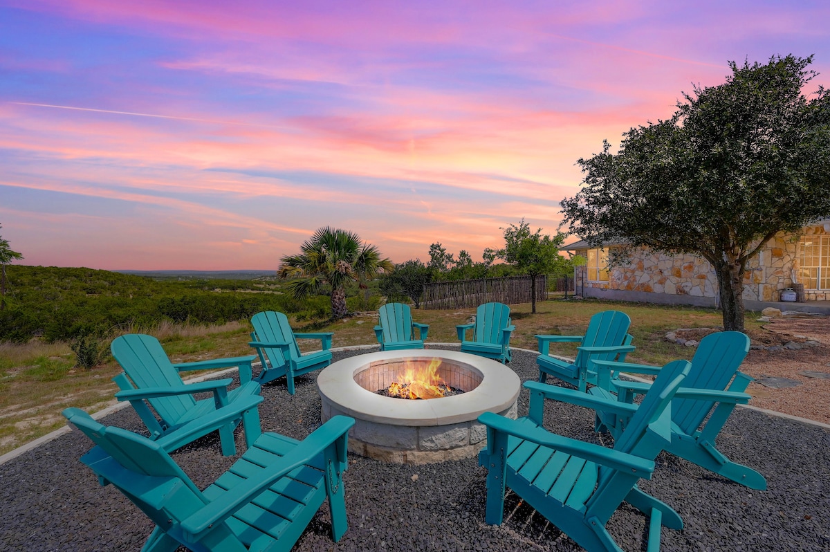 Fire Pit, Hill Country Views, 8 ACRE Property!