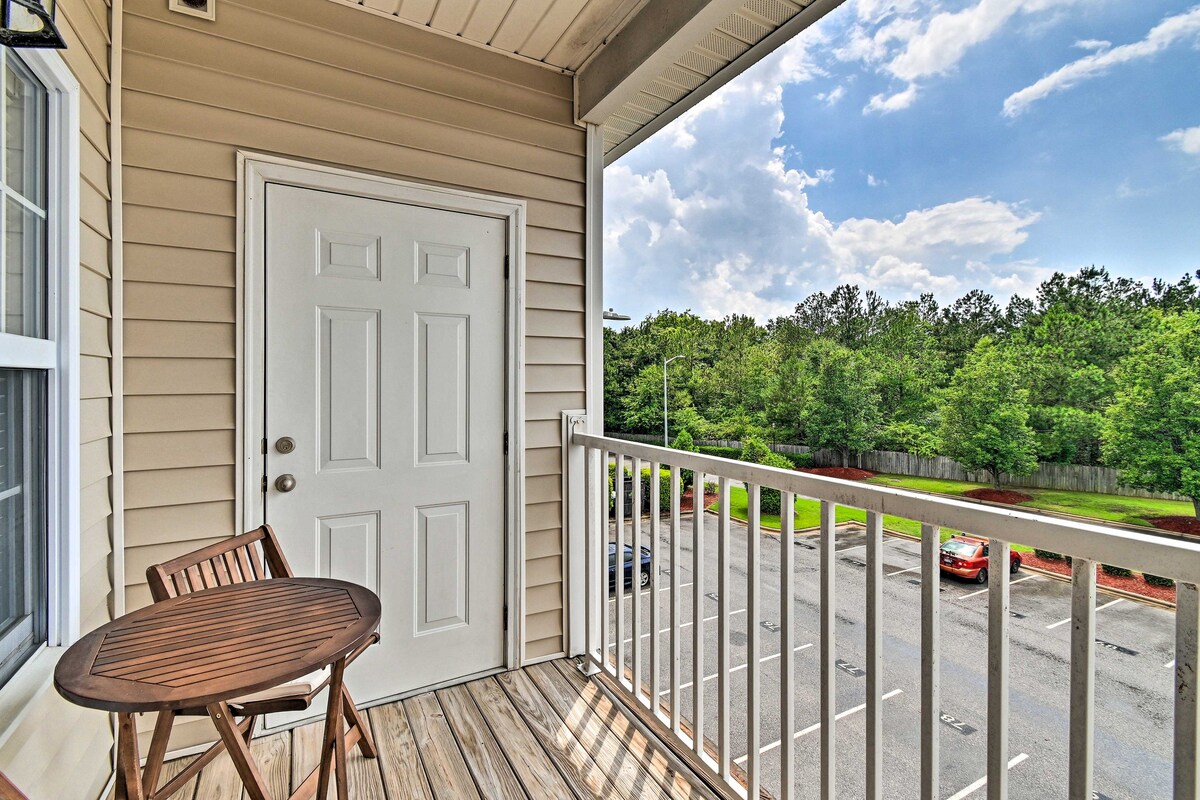 Elegant Fayetteville Condo: 8 Mi to Downtown!