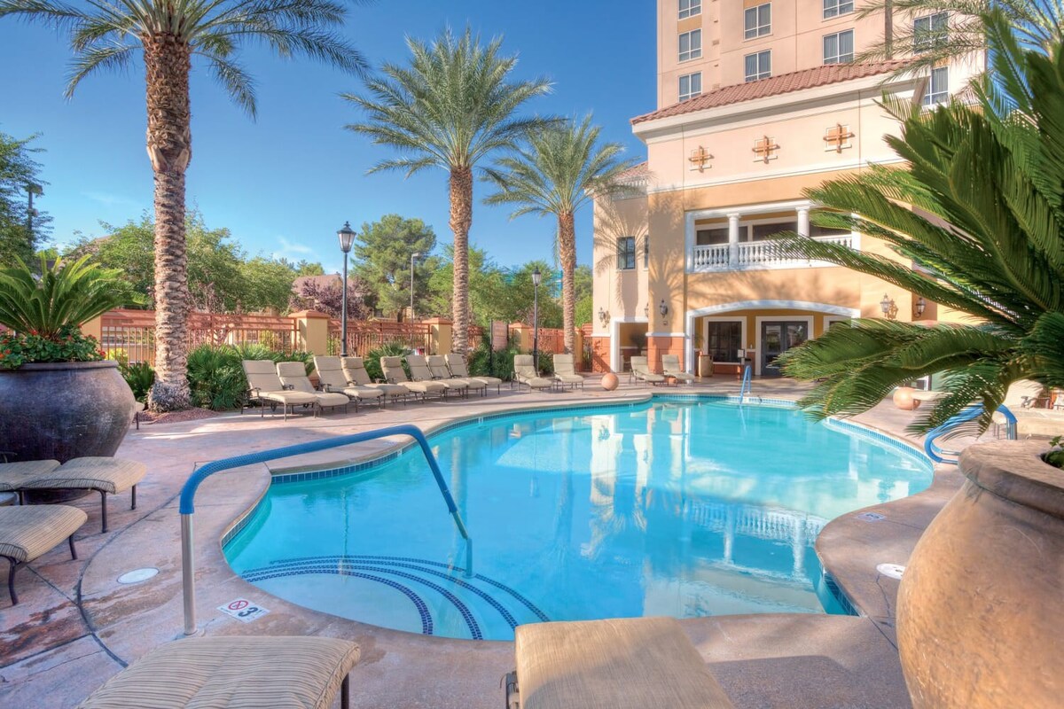 Luxurious 4BR Suite at Wyndham Grand Desert