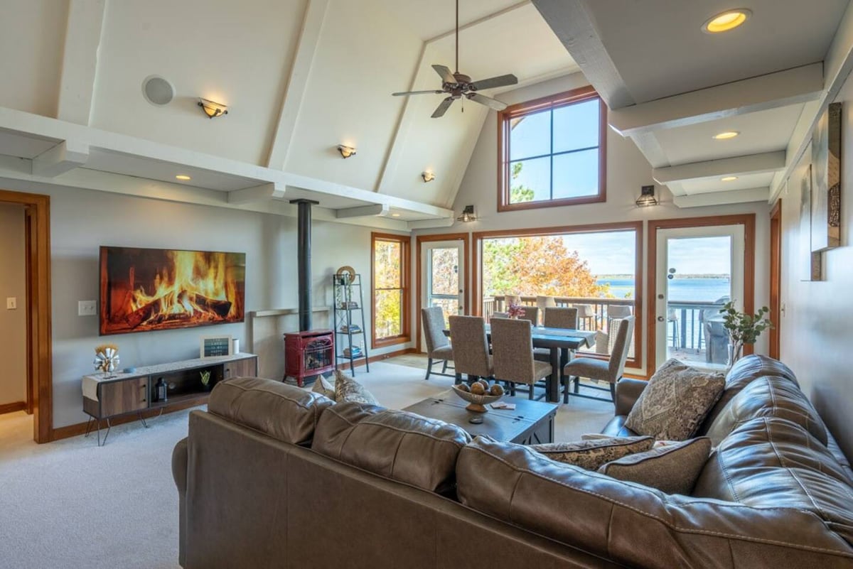 Peaceful Home on Gull Lake w/ Stunning Views