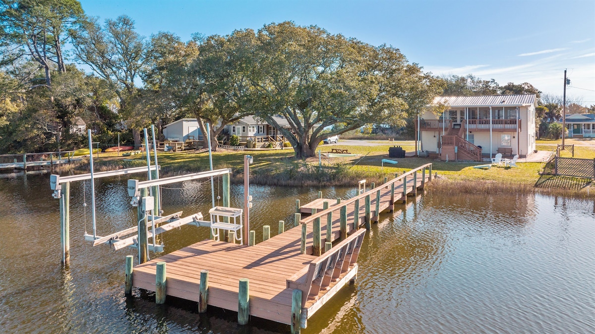 Private Dock-Boat Lift-Sunset Views-Hot Tub-Game R