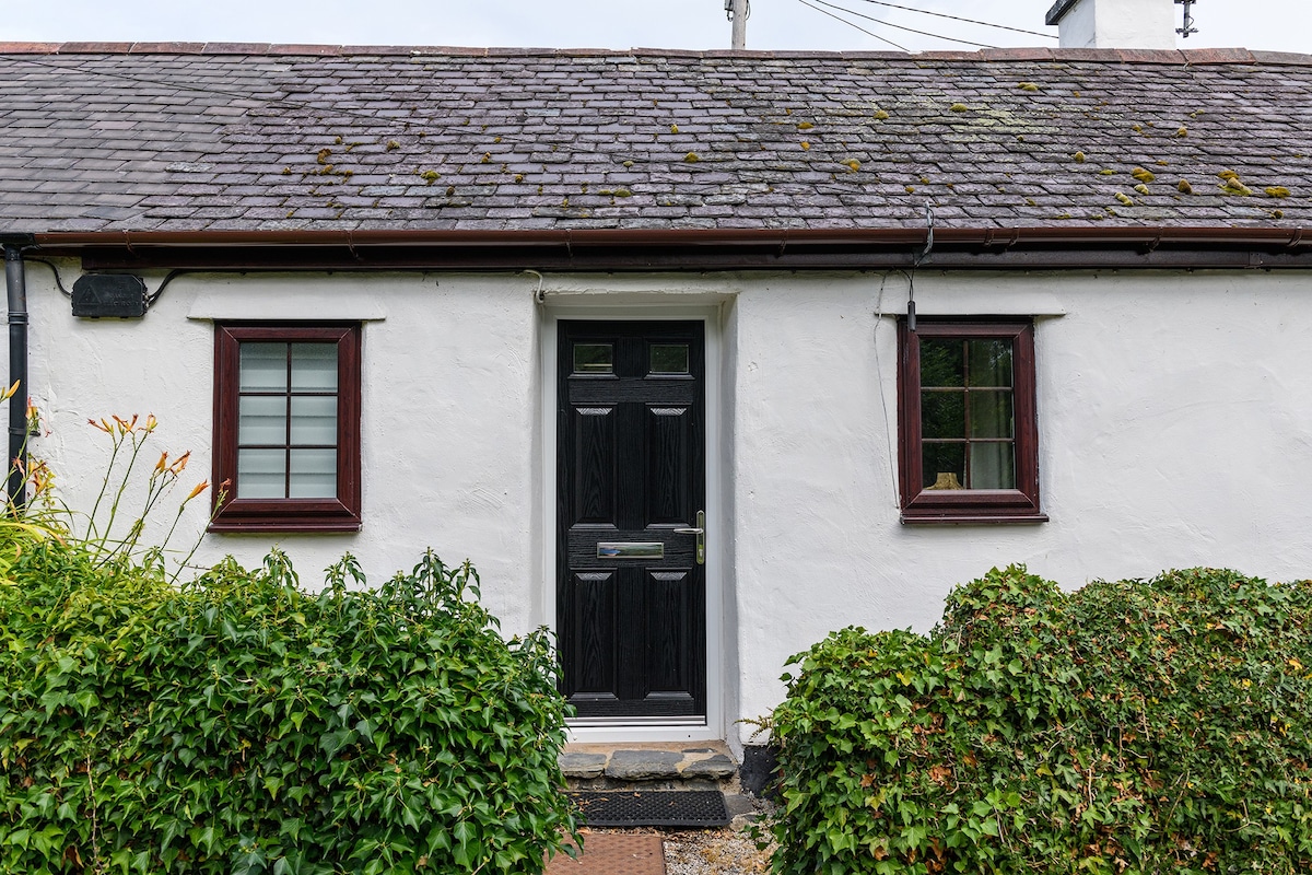 Tan y Celyn, cosy cottage in peaceful North Wales