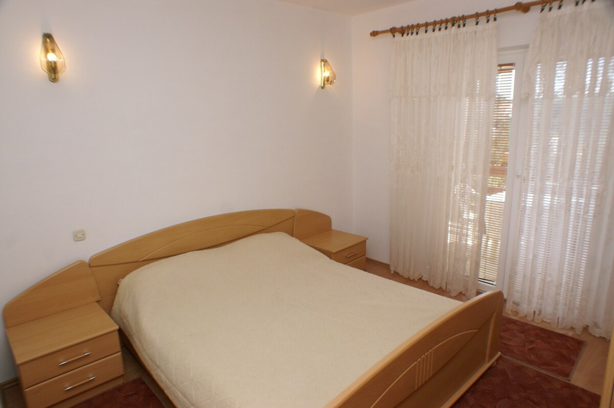 A-4345-e Two bedroom apartment with terrace and