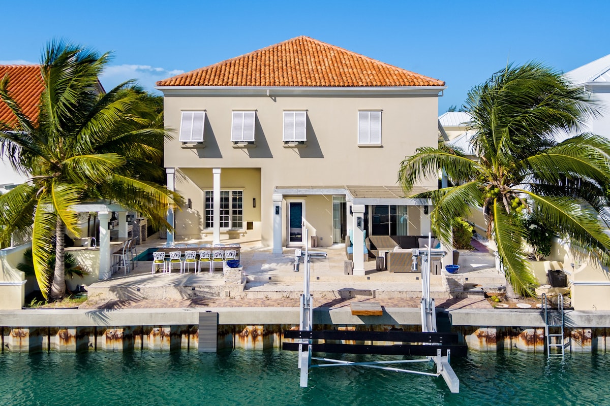 3 Bedroom Villa (Sleeps 8), Leeward Canal, Grace B