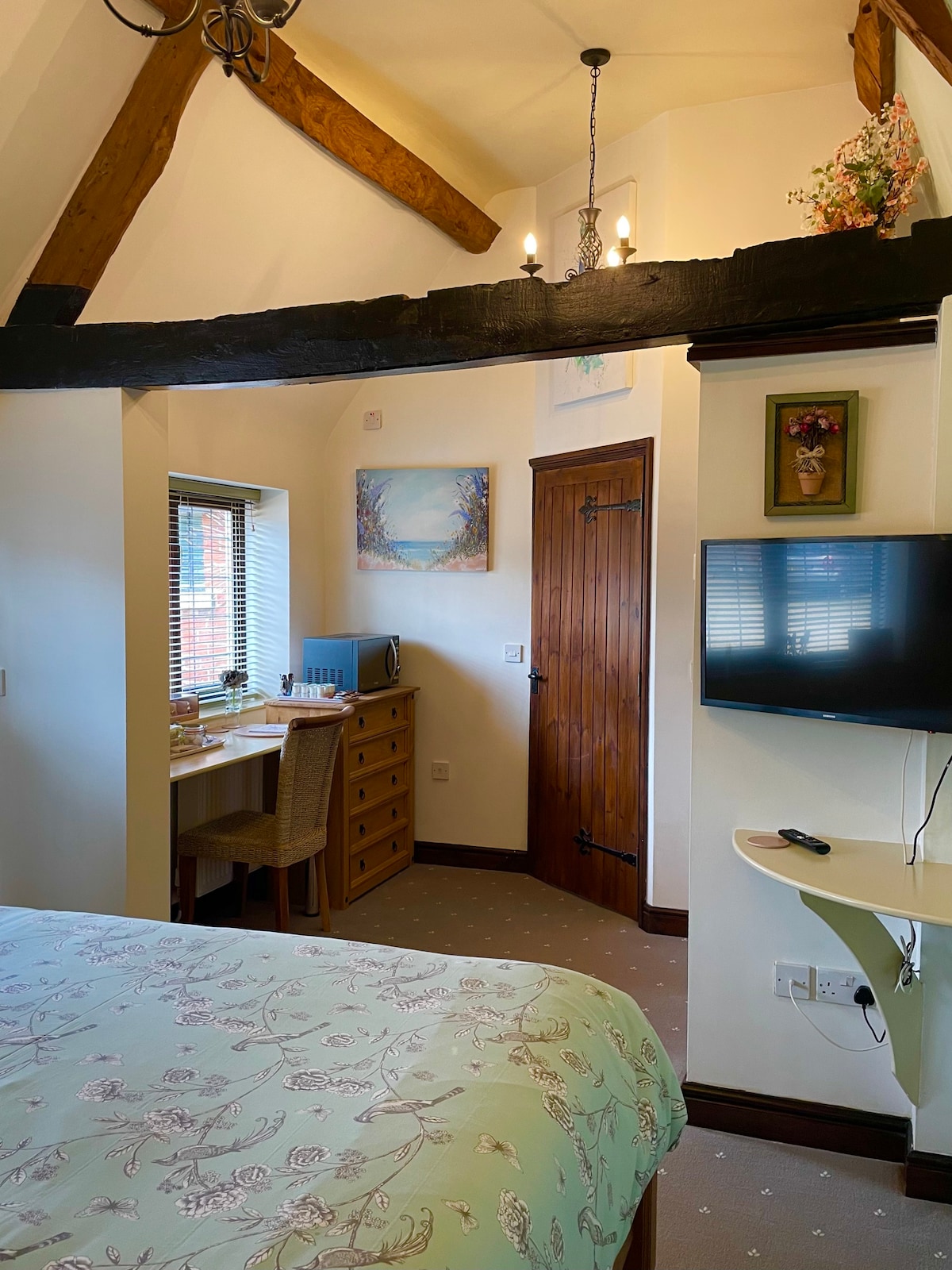 The Saddlery - Kingsize Deluxe - En-suite with shower - Courtyard view