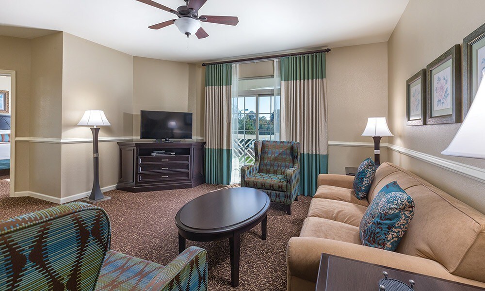 Relax in Style: 2BR Condo w/ Balcony at Wyndham GG