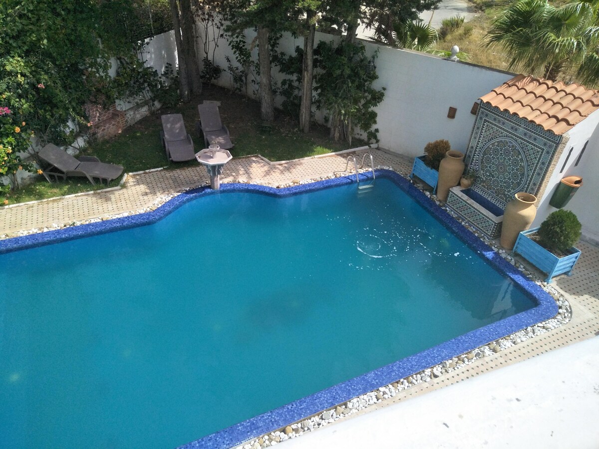 丹吉尔（ Tangier ）超棒的房间，可容纳5人，带泳池
