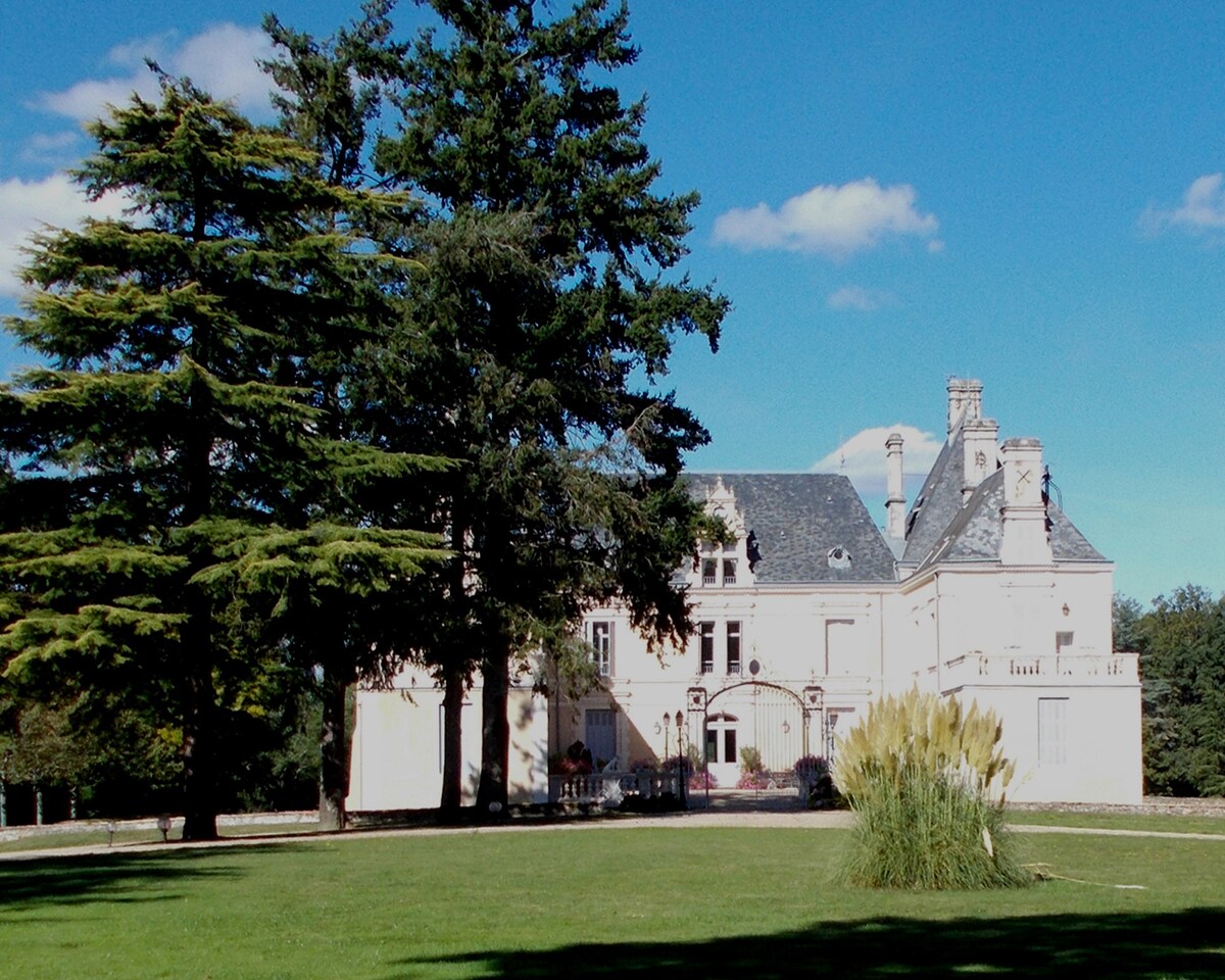 Beautiful 1-Bed Apartment in the Chateau grounds