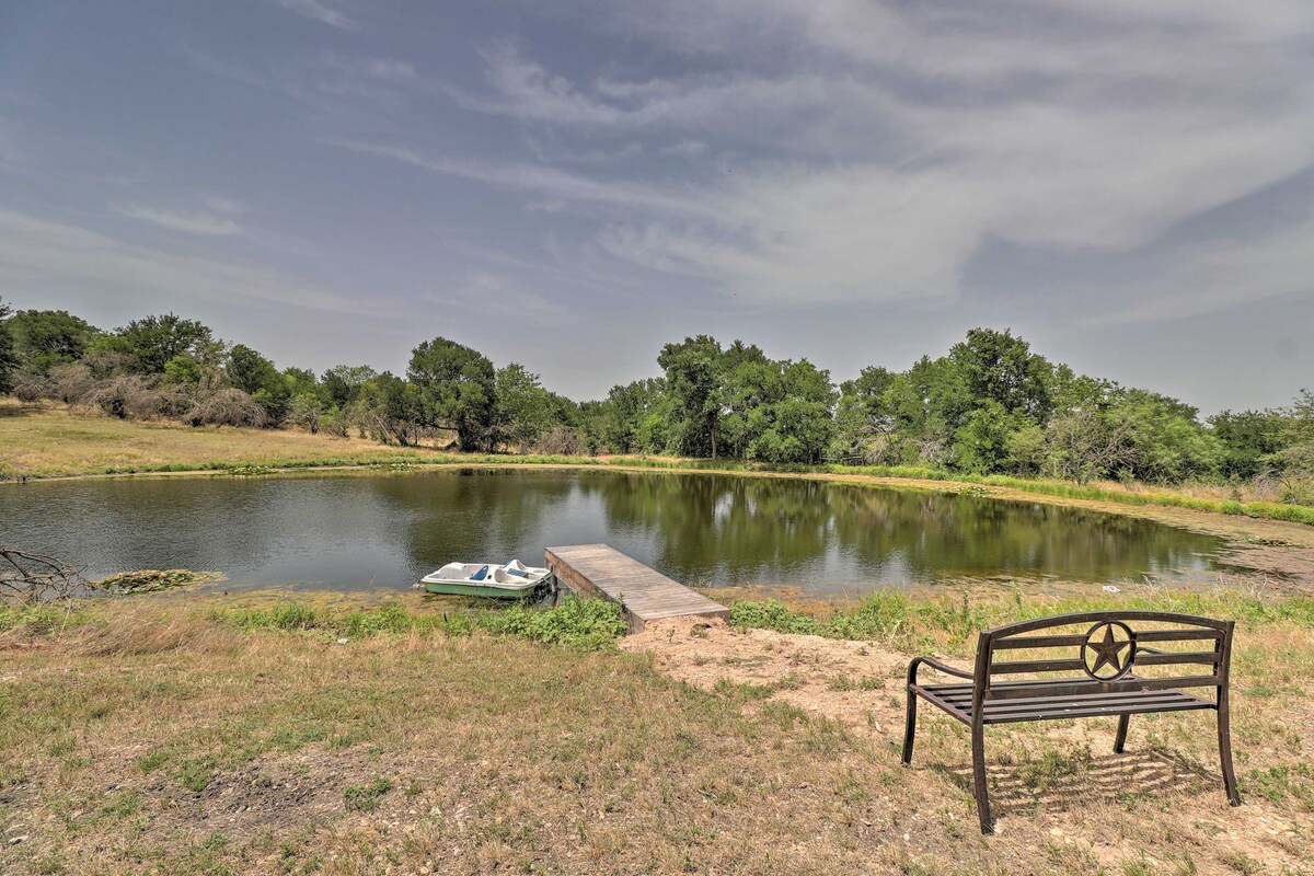 Chic Thorndale Cabin w/ Fire Pit & Paddleboat!