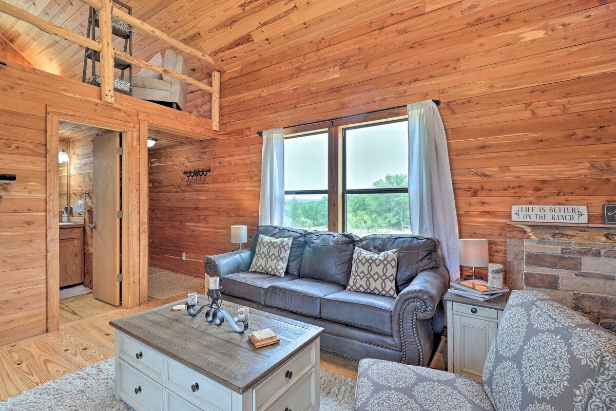 Chic Thorndale Cabin w/ Fire Pit & Paddleboat!