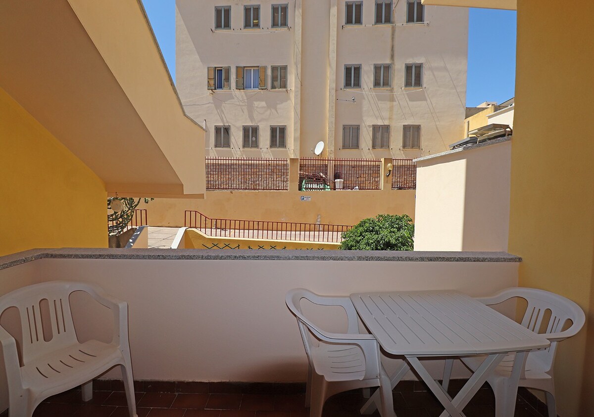 Residenza Sabatini – Bilocale a pochi passi del centro con balcone vista mare – La Maddalena