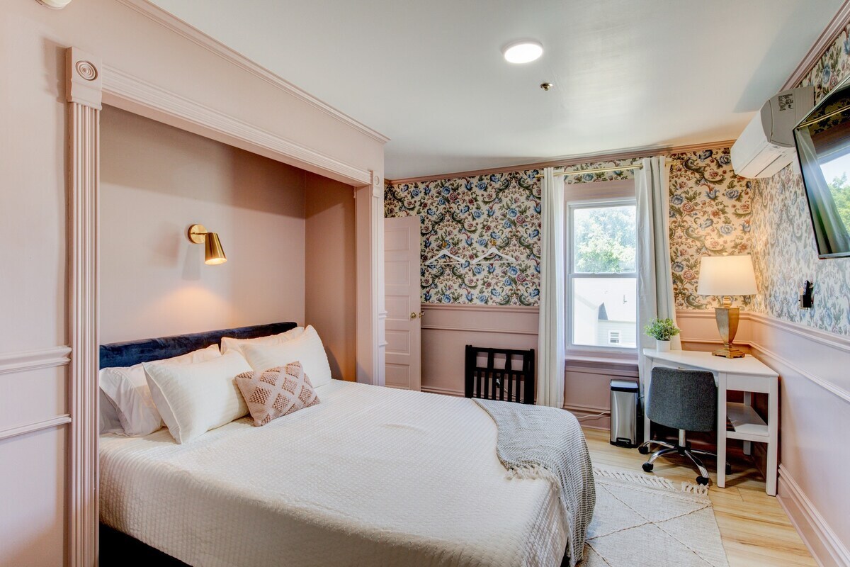 Suite 4 | Historic Art City Inn