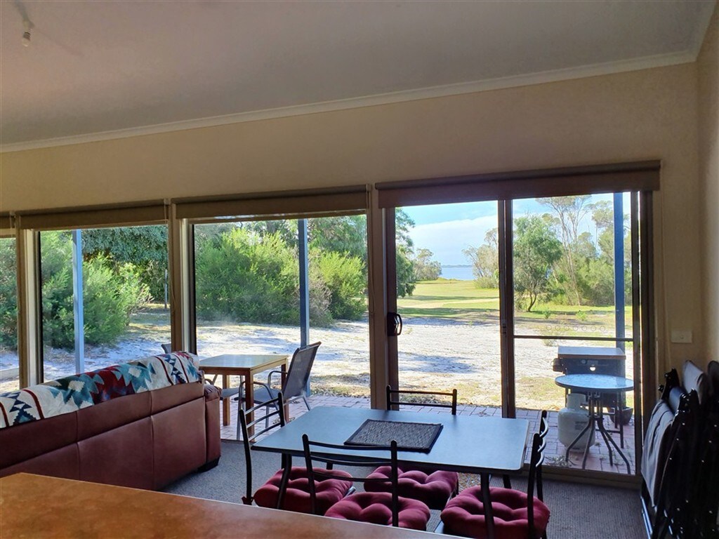 Huon 1 bedroom lake view