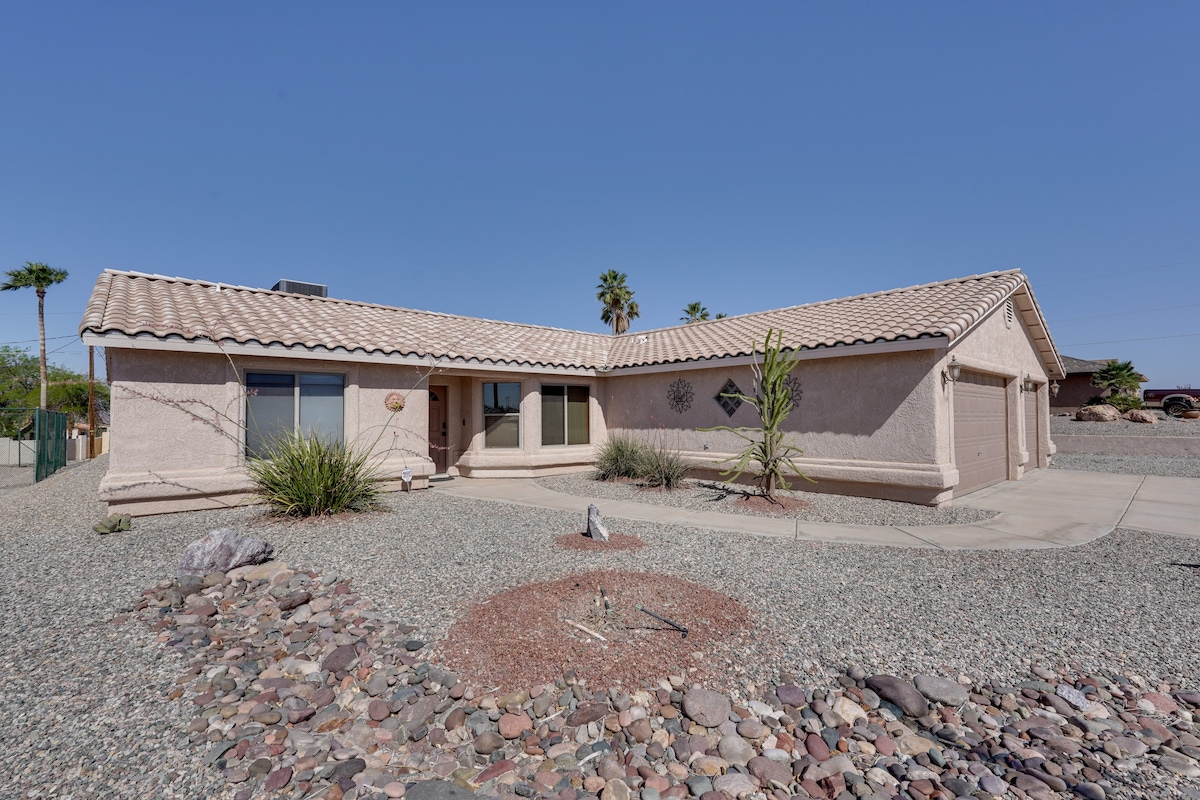 Arizona Retreat w/ Casita ~ 2 Mi to Lake Havasu